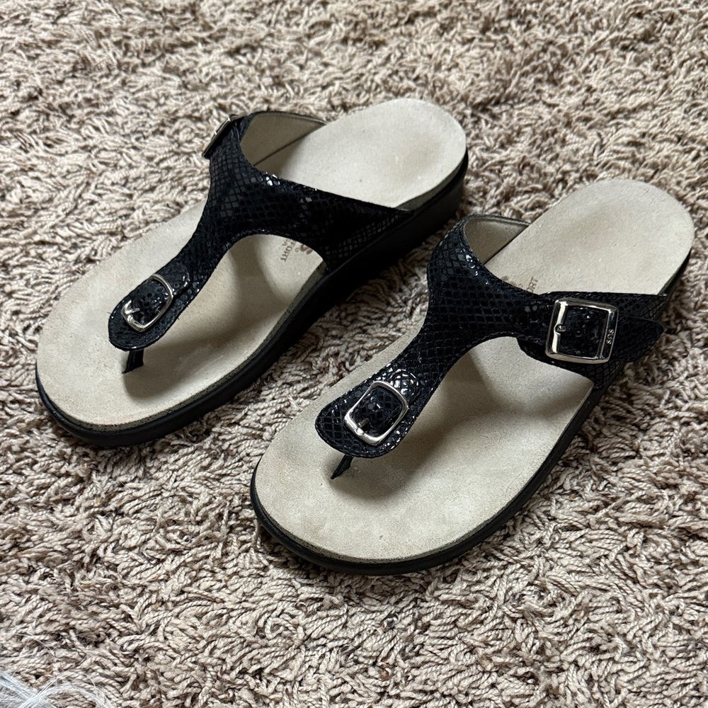 SAS Tripad Comfort Black Textured Sandals with Buckle.